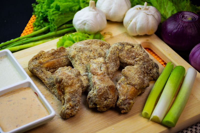 Buffalo chicken wings with blue cheese dip